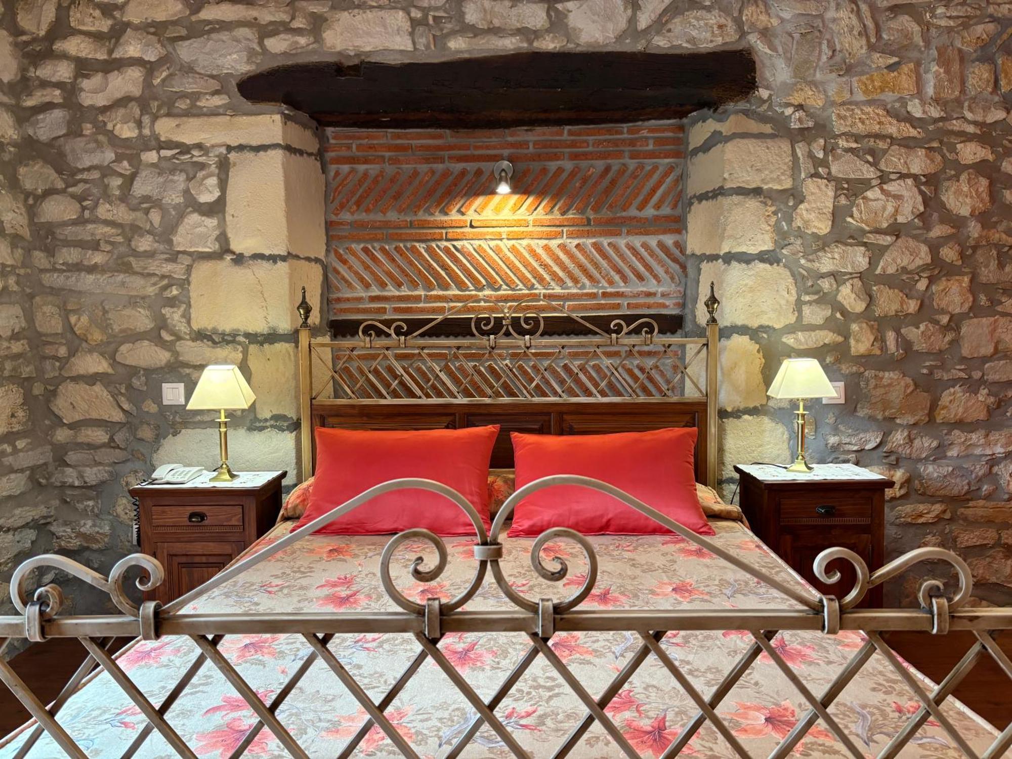 Hotel Casona Los Caballeros Santillana del Mar Exteriör bild