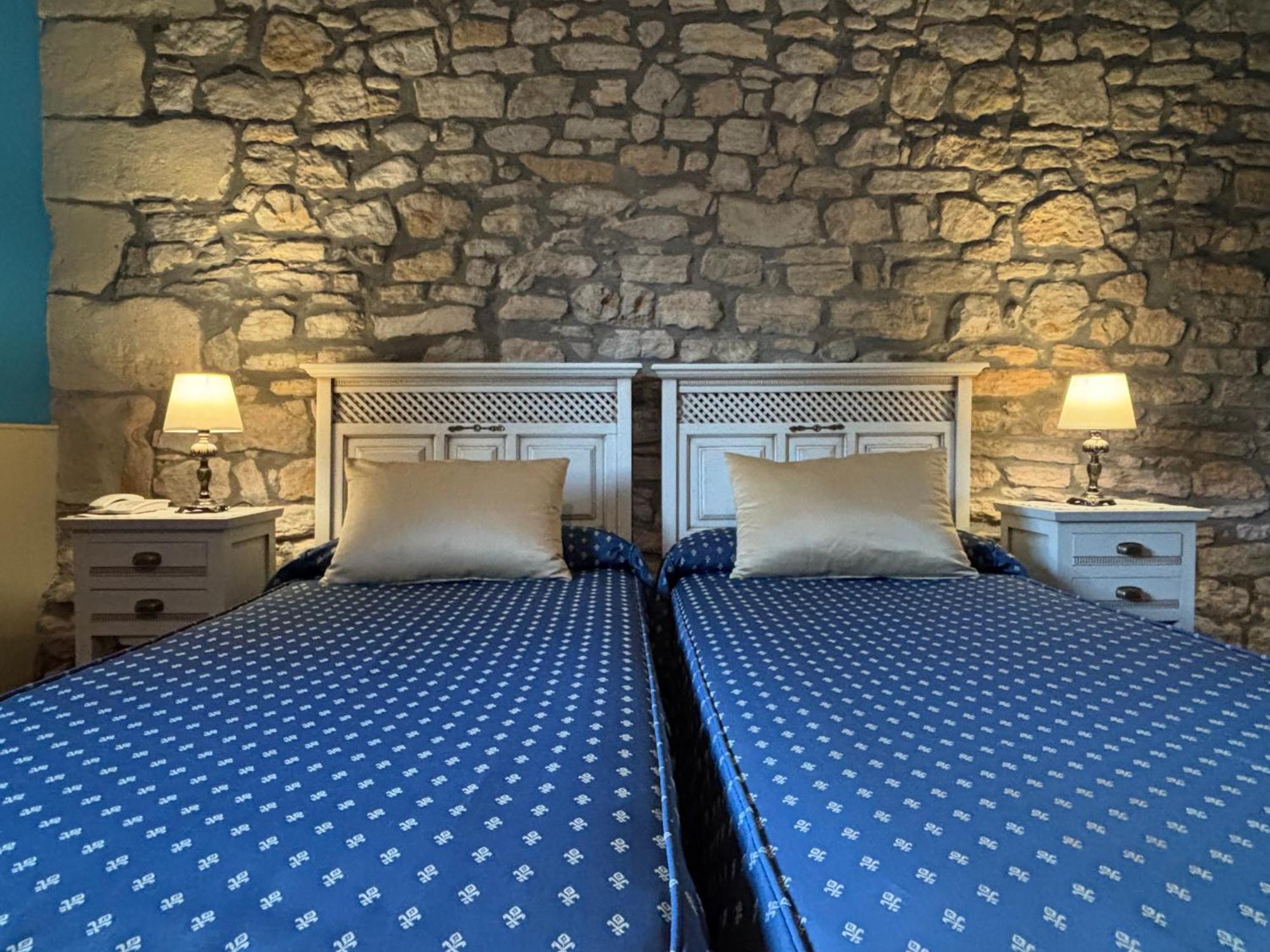 Hotel Casona Los Caballeros Santillana del Mar Exteriör bild