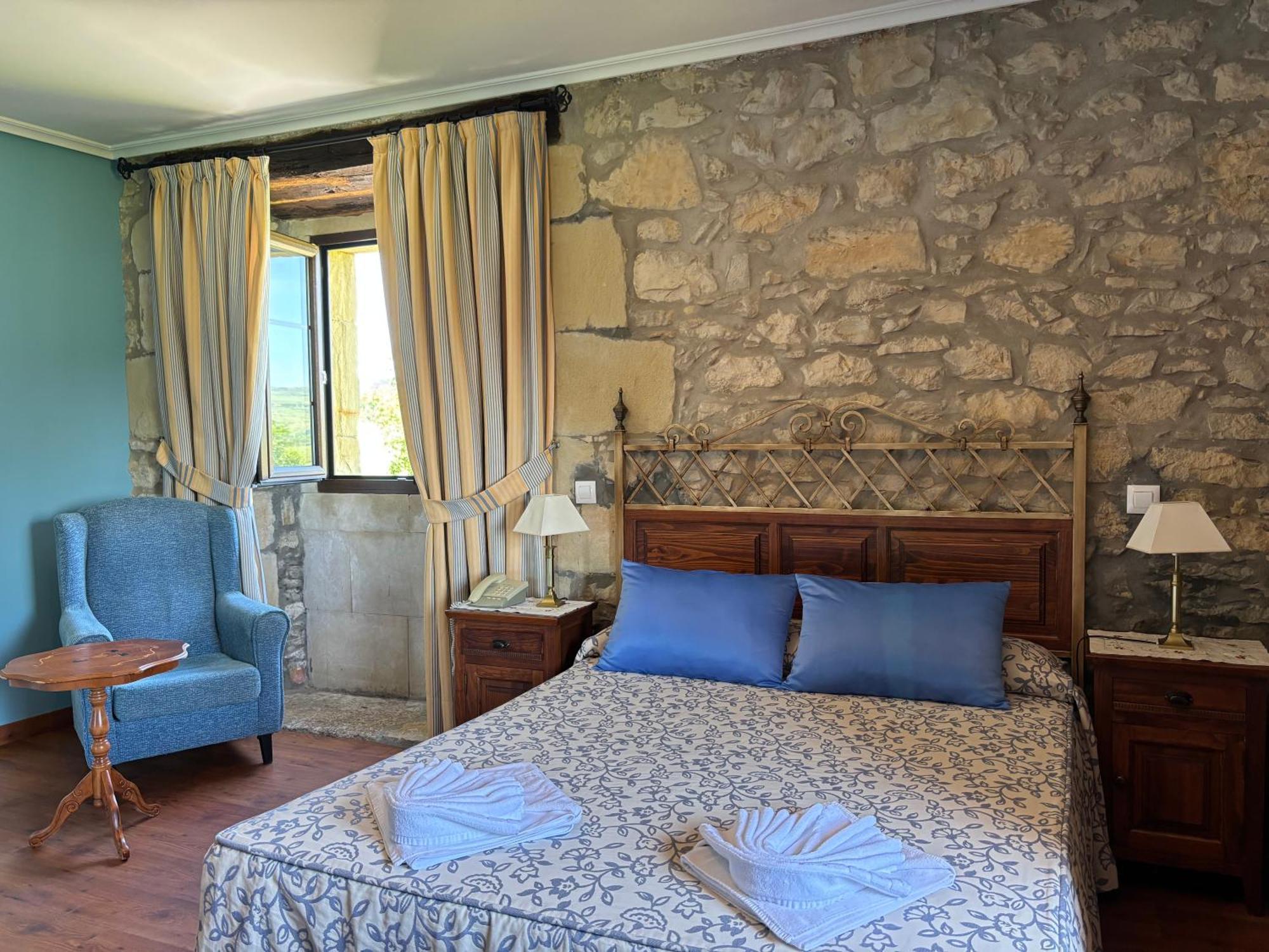 Hotel Casona Los Caballeros Santillana del Mar Exteriör bild